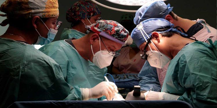 Realiza ISSSTEP noveno trasplante renal del año