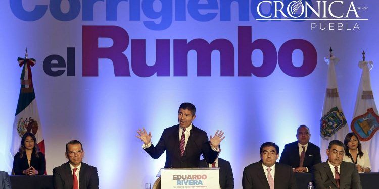 Entrega Eduardo Rivera cuentas en su I Informe
