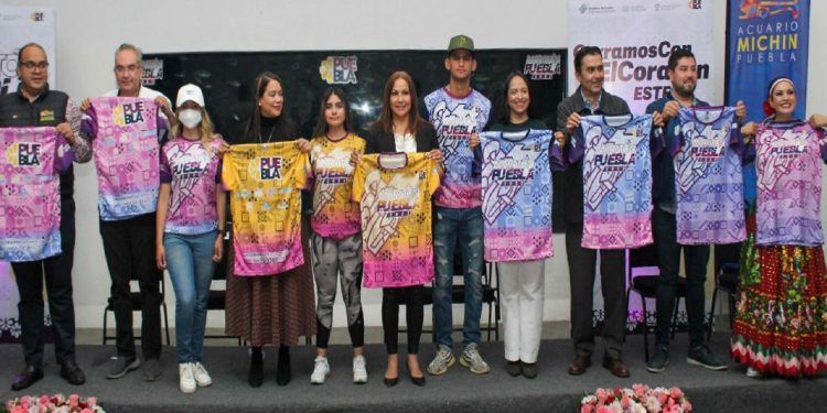 Presentan playera y medalla para el Maratón de Puebla