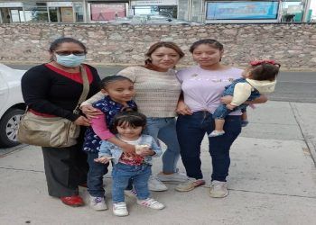 Miriam Vázquez recupera a sus hijas; pide la protección del gobierno de Puebla