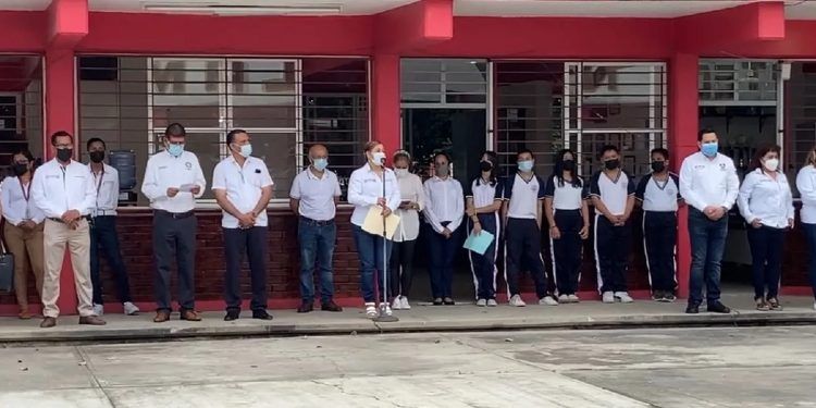 Nuevo caso de intoxicación de estudiantes, ahora en Veracruz; 28 hospitalizados