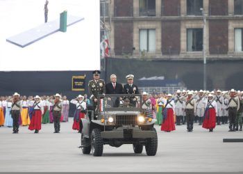 Festejan con desfile el 112 aniversario de la Revolución Mexicana