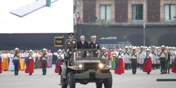 Festejan con desfile el 112 aniversario de la Revolución Mexicana