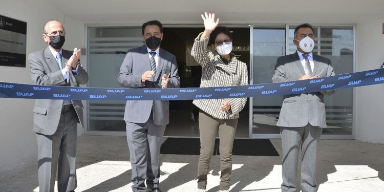 Inaugura rectora de la BUAP nuevas áreas de la Universidad para Adultos