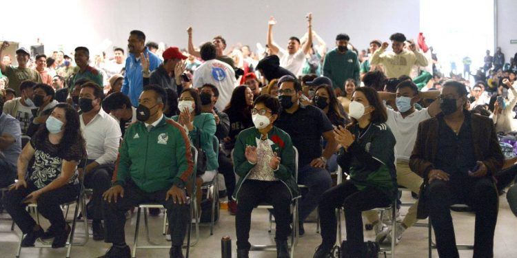 Comunidad universitaria de la BUAP disfruta del partido de la Selección Mexicana