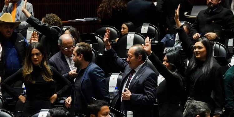 Diputados aprueban en lo general y particular el PEF 2023