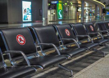 Por rebrote de COVID-19, cancelan 95% de vuelos en ciudades chinas