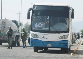 Guanajuato: quema de autos, bloqueo de carreteras, un policía muerto y dos heridos