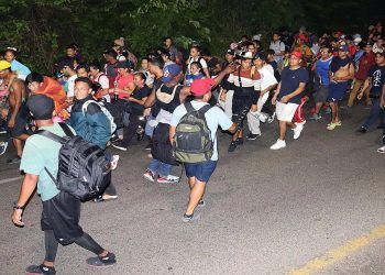 Caravana de migrantes de Venezuela sale de Tapachula, rumbo a Estados Unidos