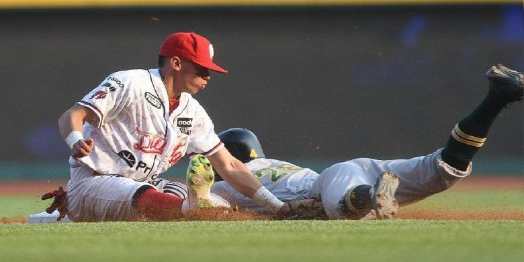 Diablos-Guerrero se impone a los Pericos de Puebla por pizarra de 13-1