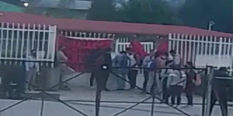 Condena gobierno del estado conducta de un grupo de estudiantes de la Normal de Teteles