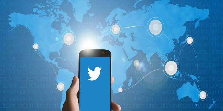 Elon Musk advierte que Twitter podría estar en bancarrota; renuncian altos ejecutivos
