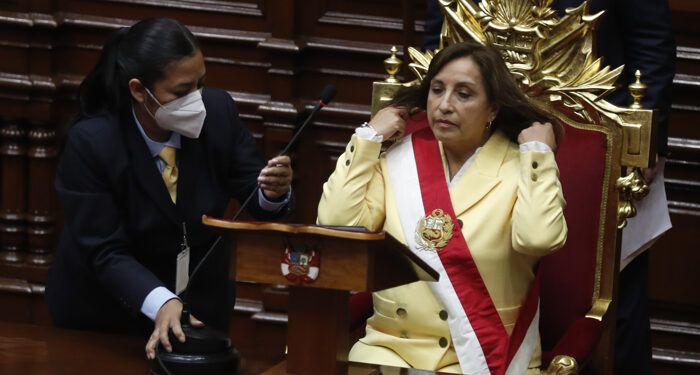 La abogada Dina Boluarte jura como primera presidenta de la historia de Perú