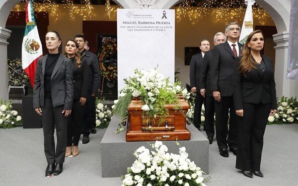 Gobernadores y funcionarios federales acuden a homenaje a Miguel Barbosa