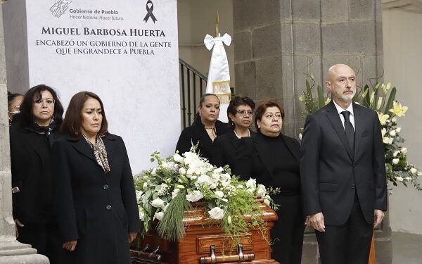 tribunal-homenaje-gobernador-550548
