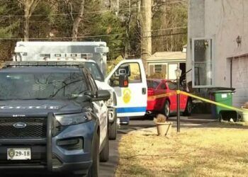 Mujer fue detenida tras el hallazgo de sus padres mutilados en Pensilvania