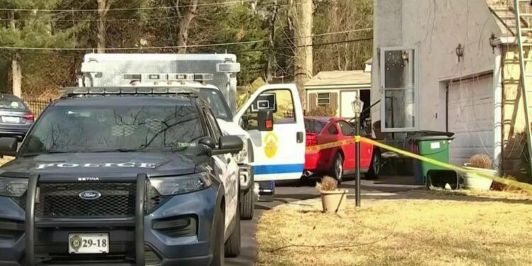 Mujer fue detenida tras el hallazgo de sus padres mutilados en Pensilvania