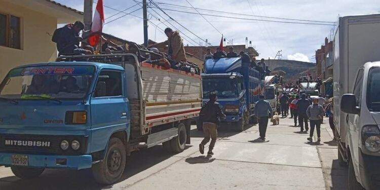 Perú en estado de emergencia tras protestas violentas y decenas de muertos