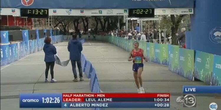 Poblanos brillan en el Medio Maratón de Houston