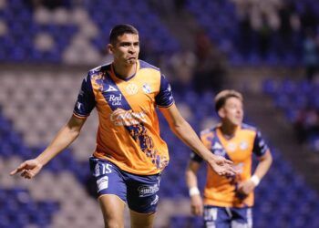 Puebla derrota 2-0 a Gallos