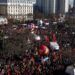 Miles de franceses regresan a protestas contra la reforma de pensiones de Macron