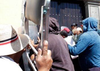 Tras zafarrancho y agresiones a policías, SEGOB ofrece diálogo a campesinos