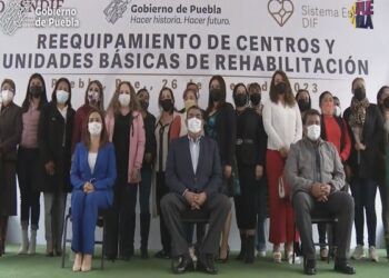 Gobierno de Puebla entrega nuevo equipo a centros y unidades de rehabilitación SEDIF