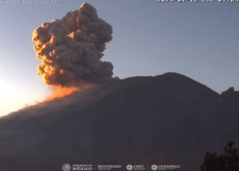 Gran fumarola emitió el volcán Popocatépetl para iniciar el jueves