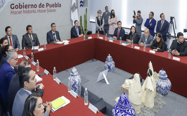 GOBIERNO DE PUEBLA: COMPARECENCIAS Y RELEVOS EN EL GABINETE