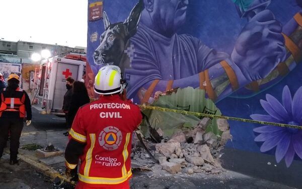 Auto se estrella contra vivienda en el bulevar 5 de mayo