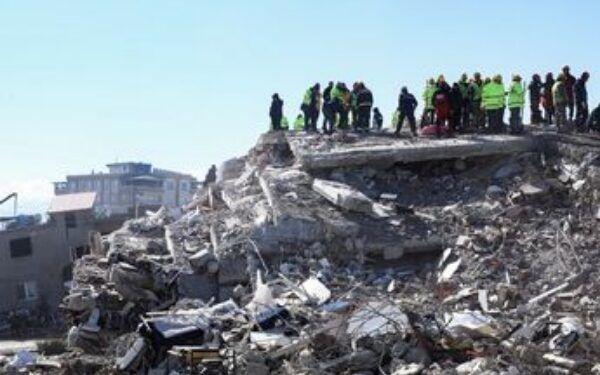 Llega primer convoy de ayuda tras sismo a zonas rebeldes de Siria