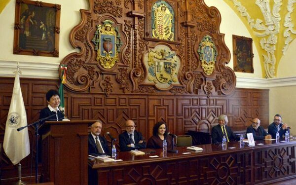 Presentan libro con reflexiones académicas