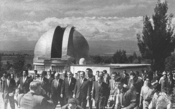 IN MEMORIAM / INAUGURAN OBSERVATORIO