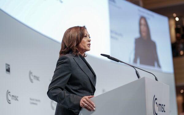 Rusia ha cometido crímenes contra la humanidad en Ucrania: Kamala Harris
