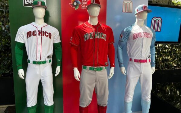 México presenta sus uniformes para el Clásico Mundial de Beisbol