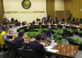 Relevo de Lorenzo Córdova en el INE será mujer por orden del tribunal electoral