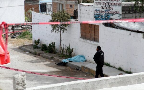 Abandonan dos cuerpos sin vida en San Martín Texmelucan