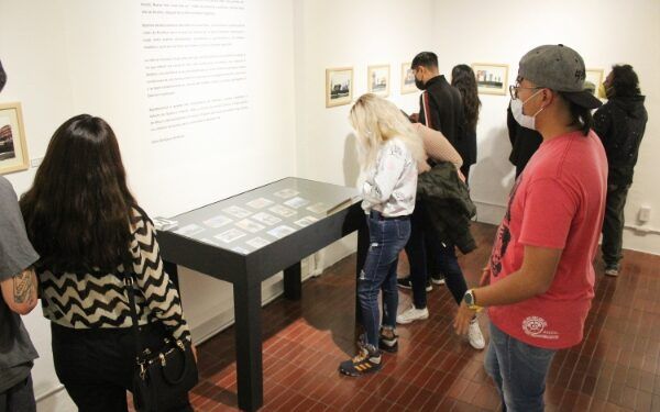 Exhiben muestra fotográfica sobre la cultura de migración de poblanos en Nueva York