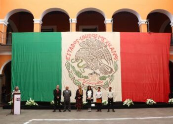 Inauguran exposición “Homenaje a la Bandera Nacional” en Casa de la Cultura