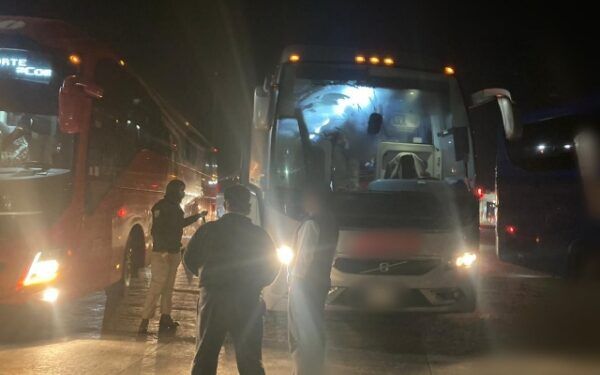 En autopista México-Puebla aseguran a 116 migrantes