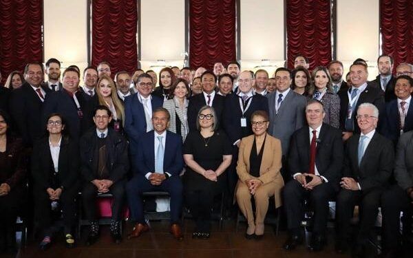 Olivia Salomón presenta ventajas de Puebla ante sector del entretenimiento en EU