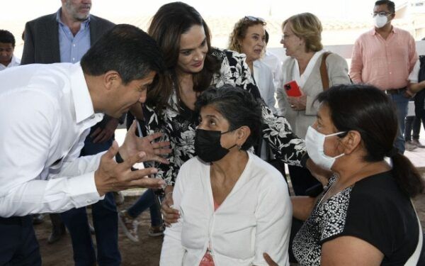 Fundación Jenkins dona 2 mdp para Cirugías de Cataratas