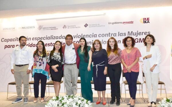 Capacitan a funcionarios públicos ante alerta de género por violencia hacia las mujeres en Puebla