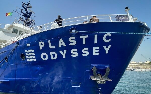 Barco Plastic Odyssey surca los mares para luchar contra los plásticos