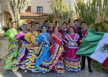 Ballet de la BUAP, en representación de México