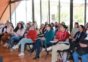 Capacitan a poblanas emprendedoras