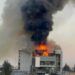 Lanzan bombas molotov e incendian bares en Michoacán