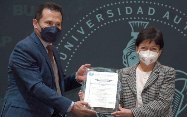 BUAP recibe certificado por cumplimiento a la norma en igualdad laboral y no discriminación
