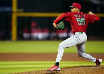 México vence 10-3 a Canadá en el Clásico Mundial de Béisbol