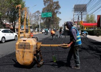 Ante lluvias, gobierno estatal realiza obras de bacheo en Puebla